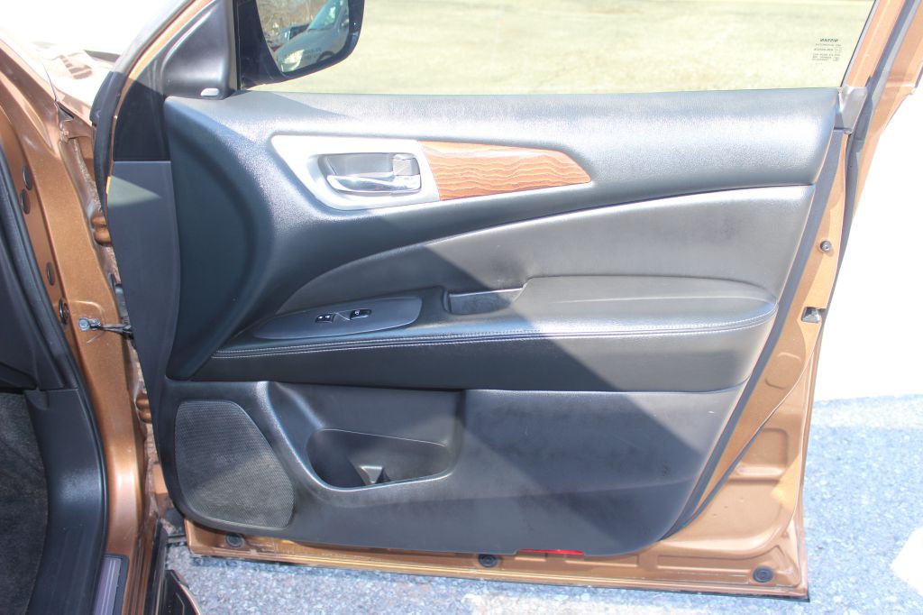 2017 Nissan Pathfinder Image 18