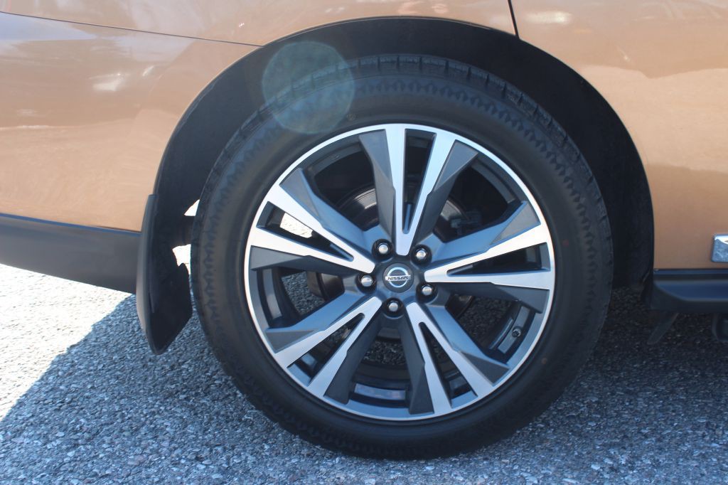 2017 Nissan Pathfinder Image 32