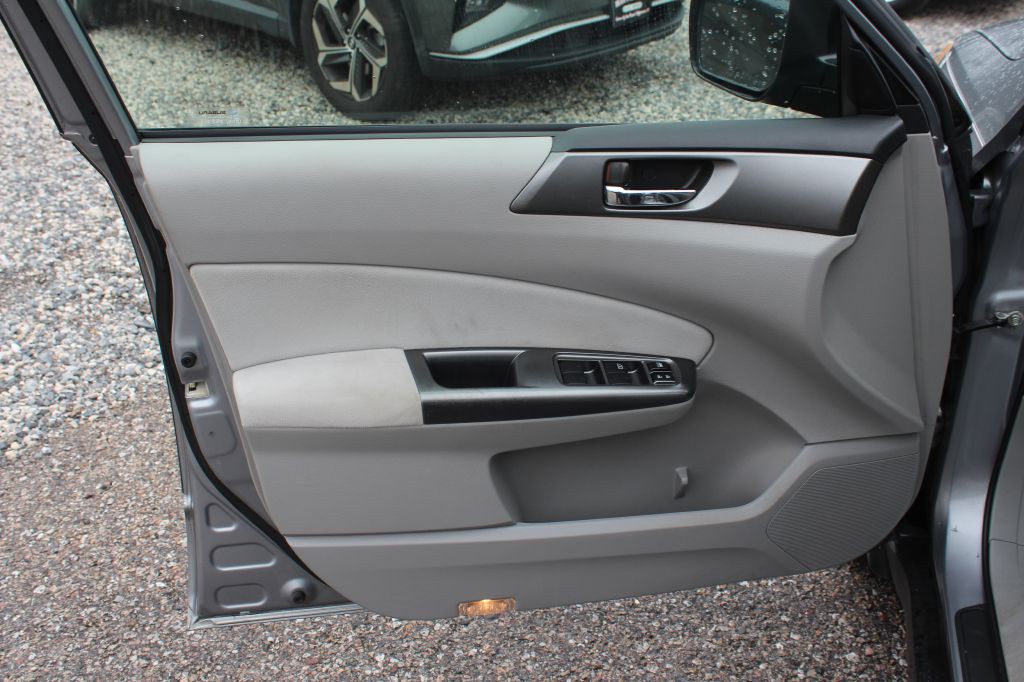 2011 Subaru Forester Image 10