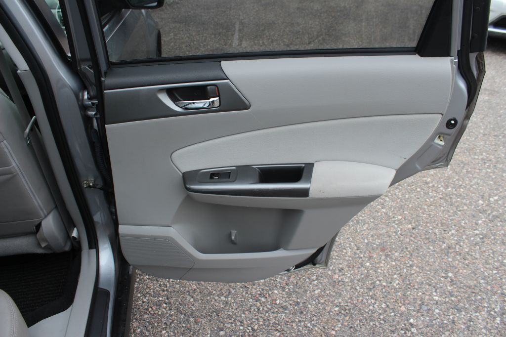 2011 Subaru Forester Image 16