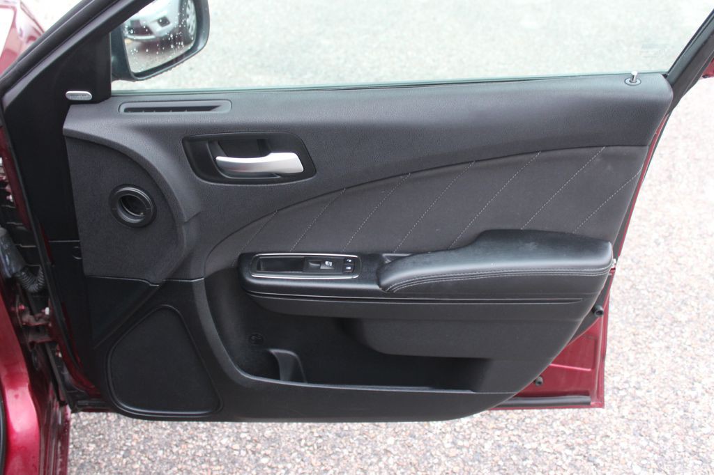 2017 Dodge Charger Image 18