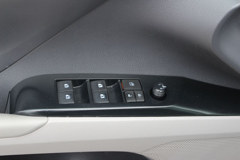 2019 Toyota Camry Image 11