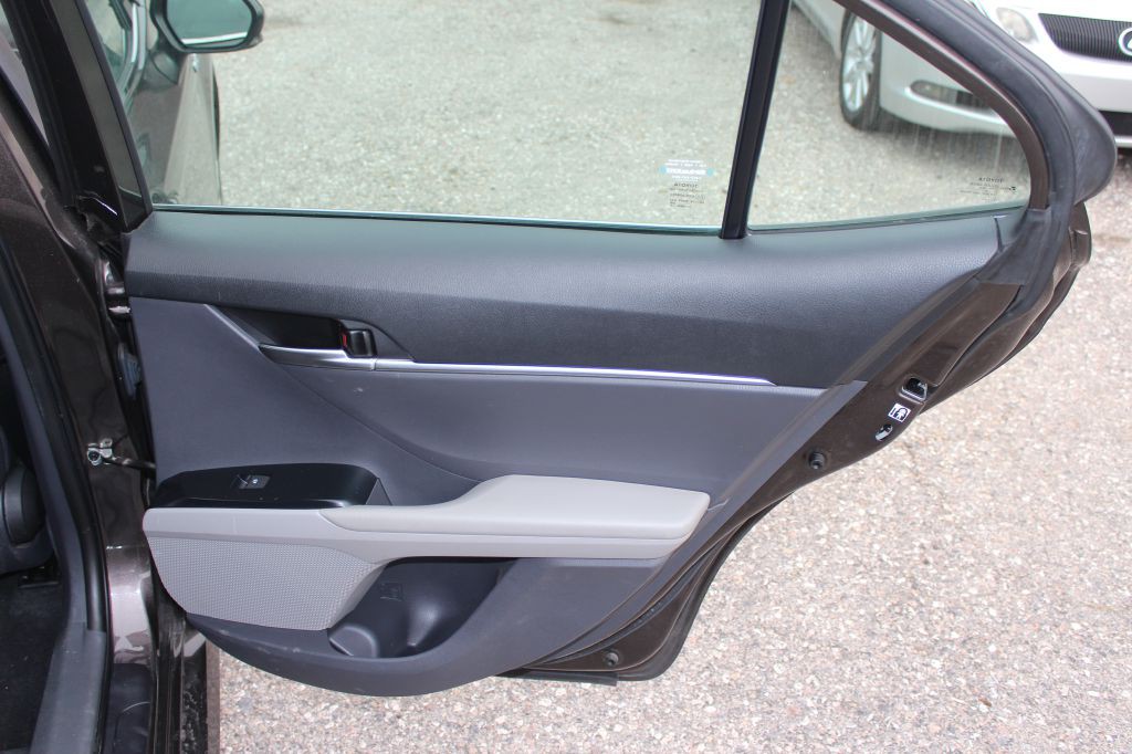 2019 Toyota Camry Image 16