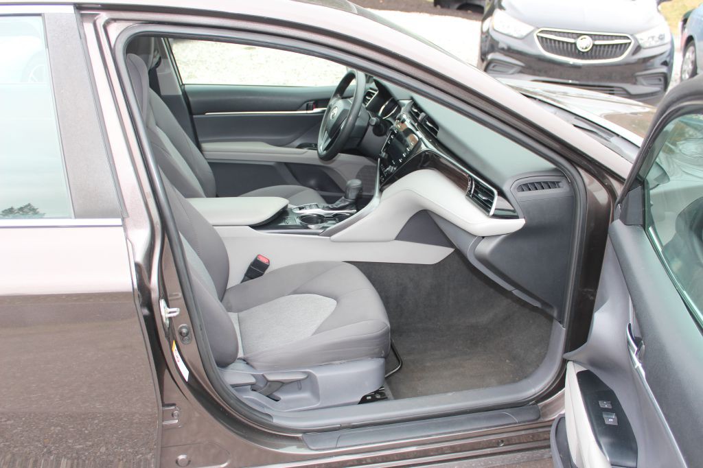 2019 Toyota Camry Image 17