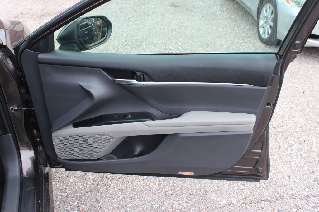 2019 Toyota Camry Image 18