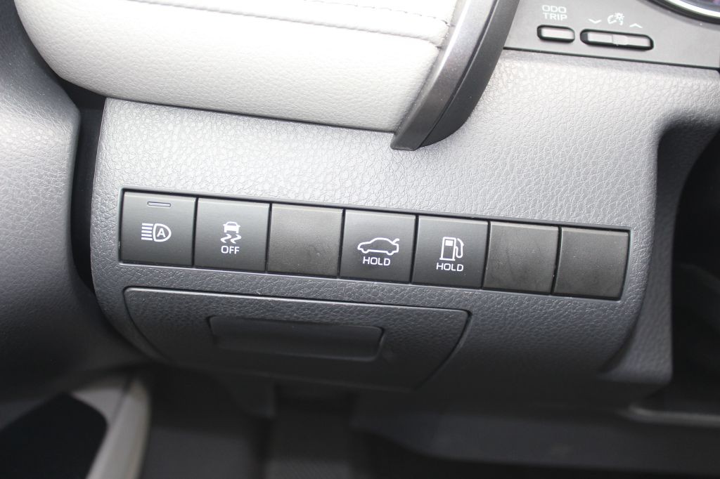 2019 Toyota Camry Image 21