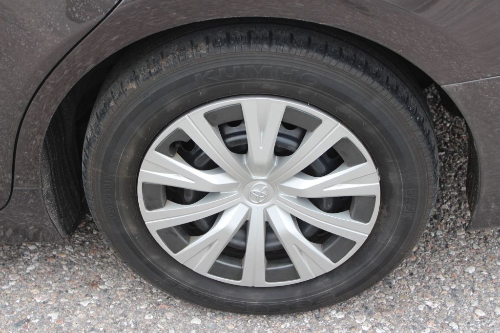 2019 Toyota Camry Image 30