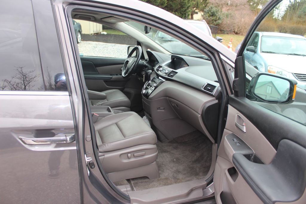 2013 Honda Odyssey Image 16