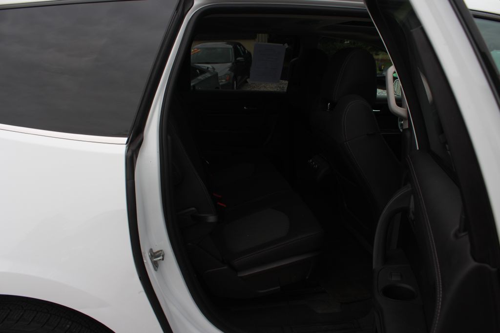 2017 Chevrolet Traverse Image 16