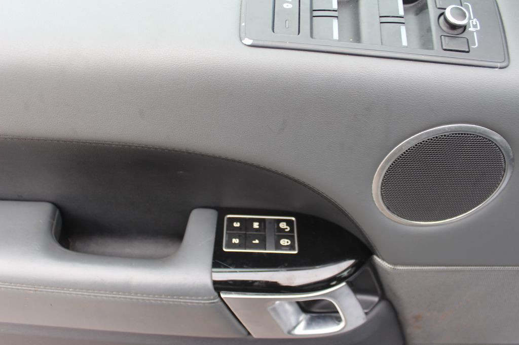 2014 Land Rover Range Rover Image 12