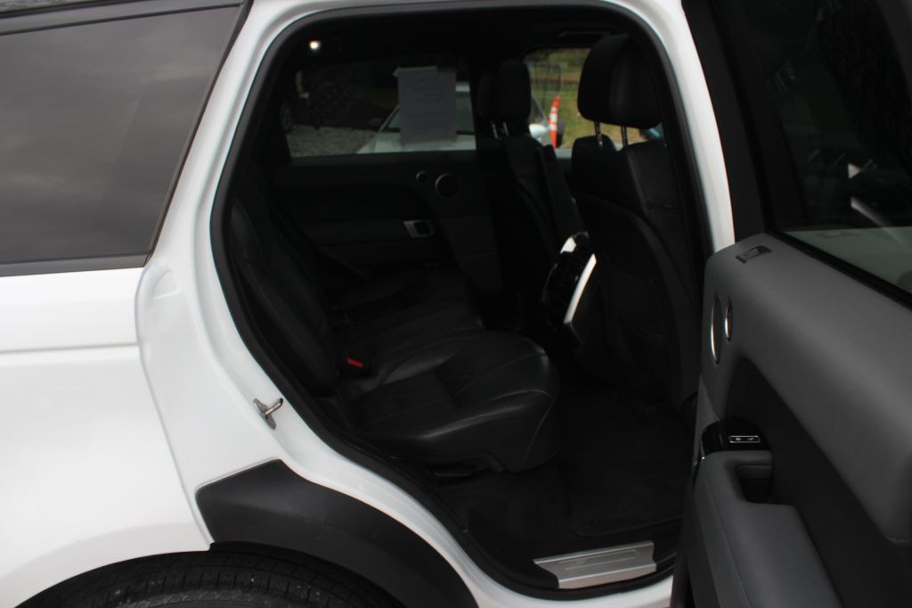 2014 Land Rover Range Rover Image 16