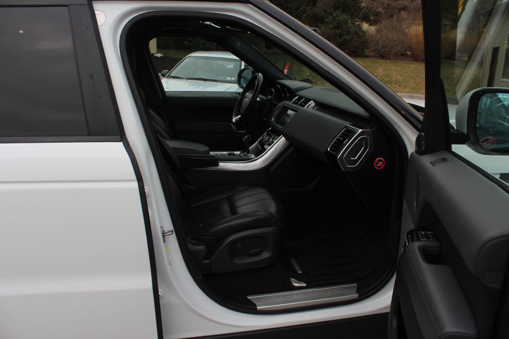 2014 Land Rover Range Rover Image 18