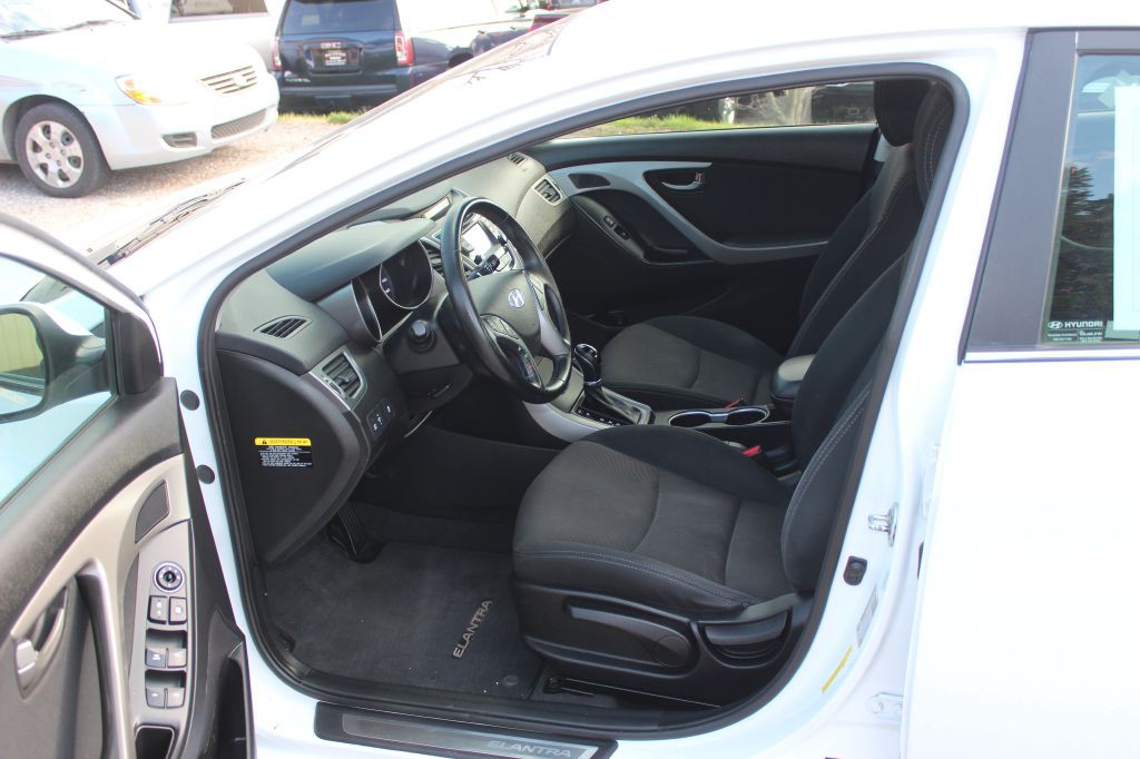 2016 Hyundai Elantra Image 9