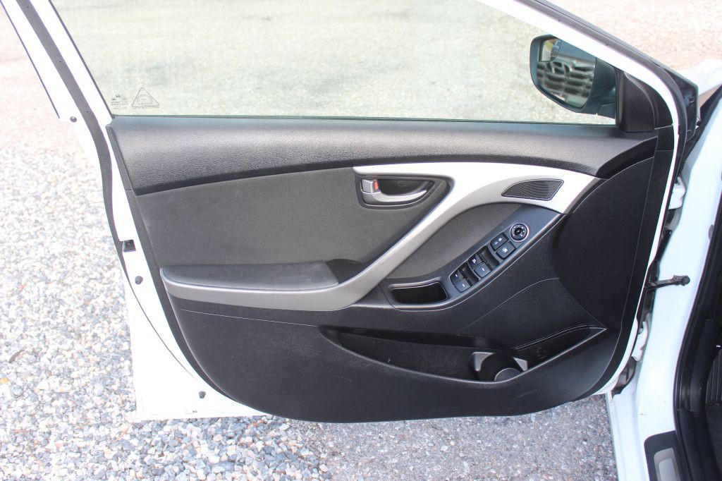 2016 Hyundai Elantra Image 10