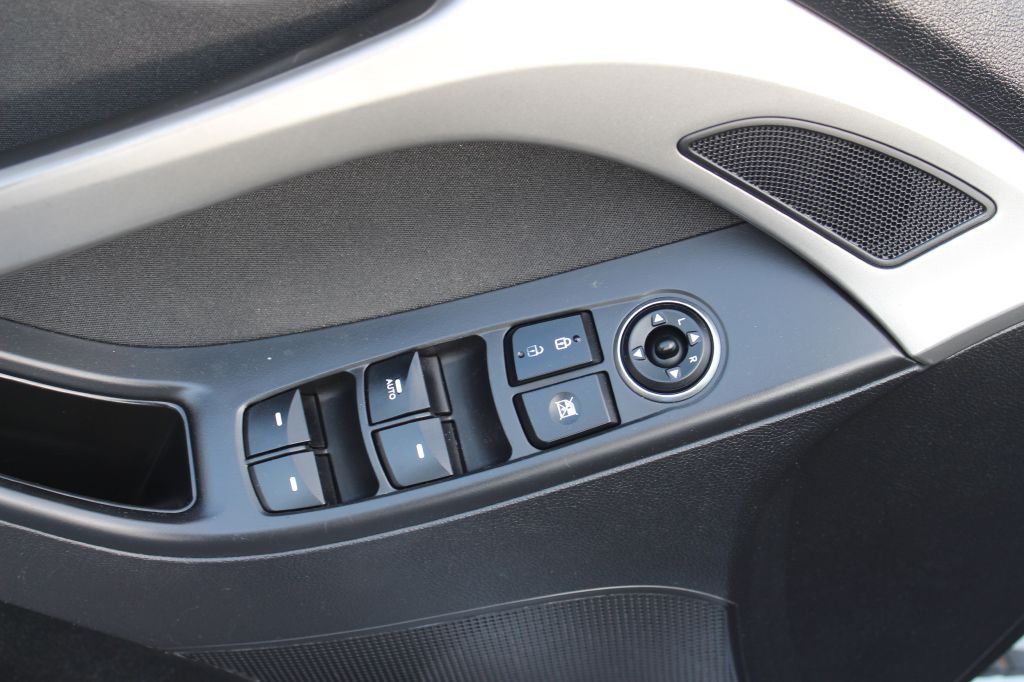 2016 Hyundai Elantra Image 11