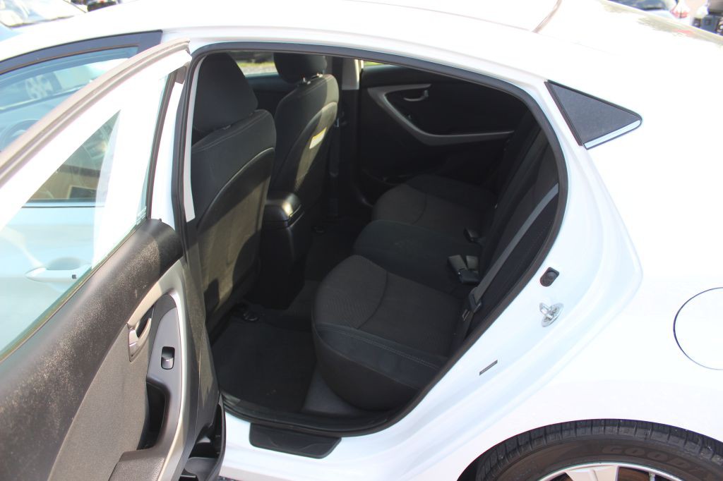 2016 Hyundai Elantra Image 12