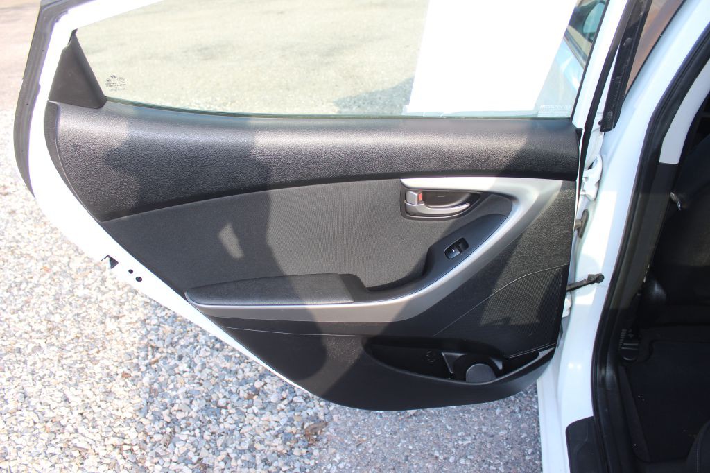 2016 Hyundai Elantra Image 13