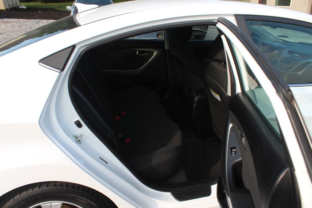 2016 Hyundai Elantra Image 15