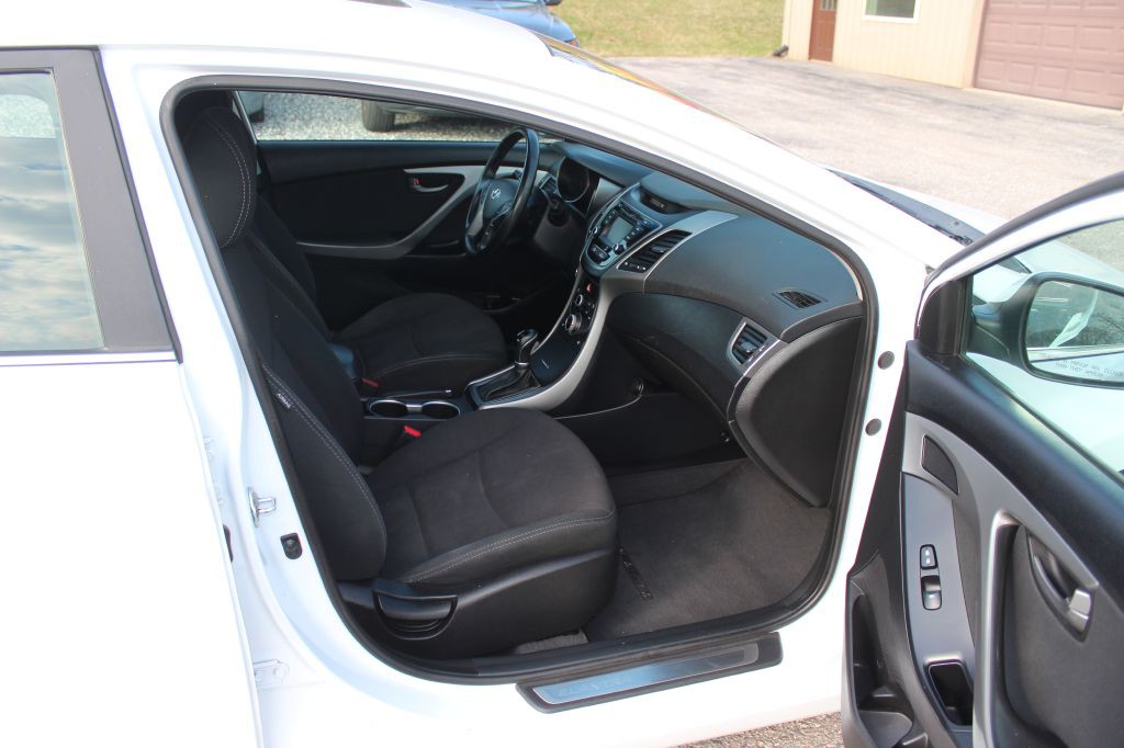 2016 Hyundai Elantra Image 17