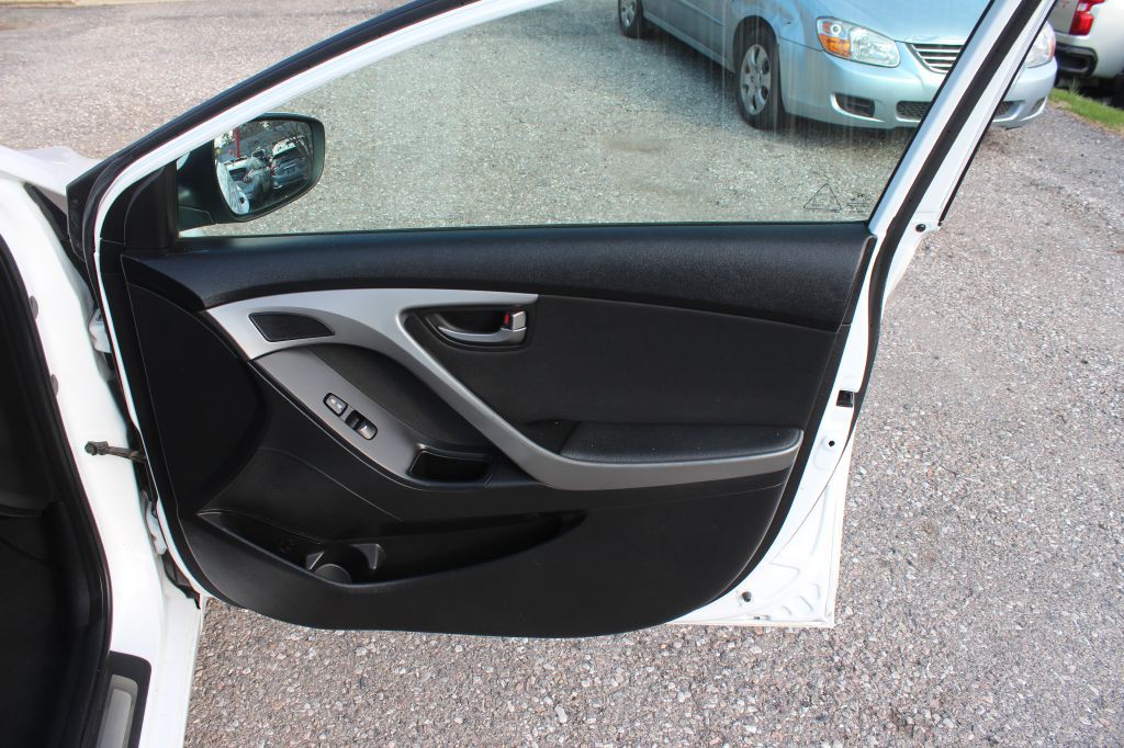 2016 Hyundai Elantra Image 18