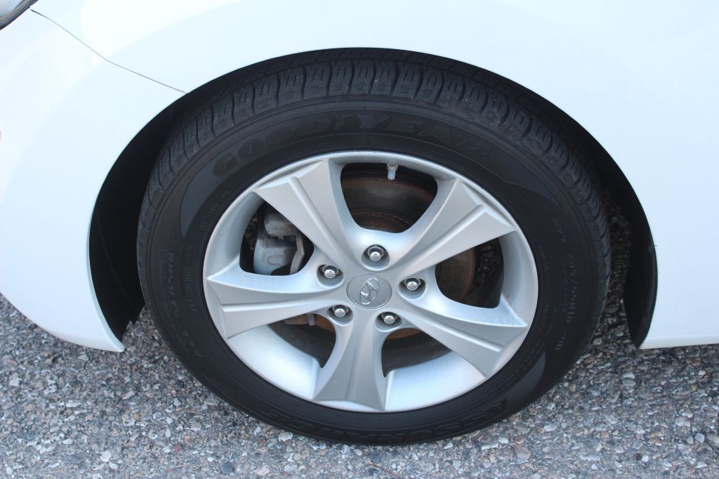 2016 Hyundai Elantra Image 25