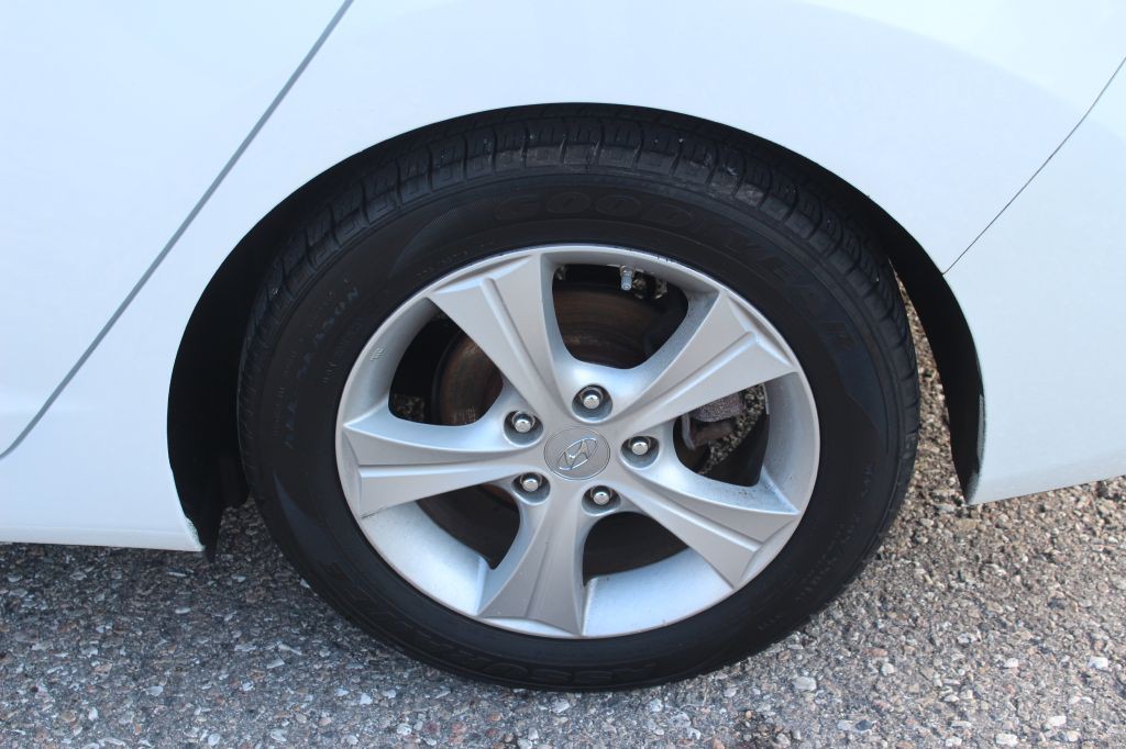 2016 Hyundai Elantra Image 28