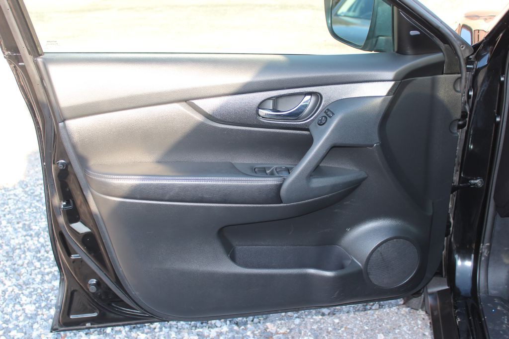 2016 Nissan Rogue Image 10