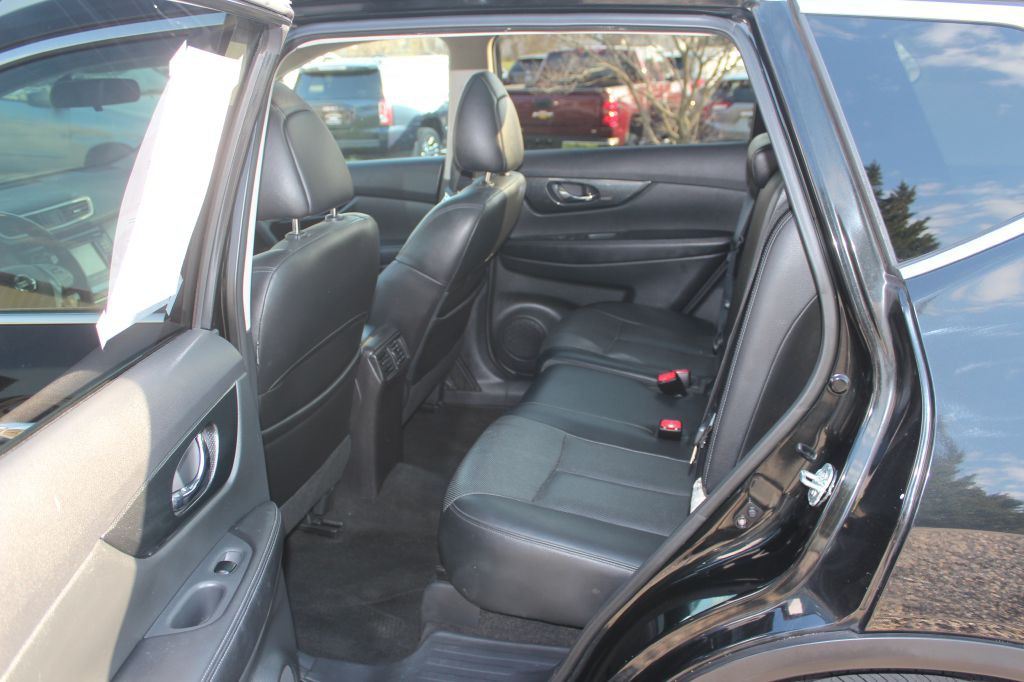 2016 Nissan Rogue Image 12