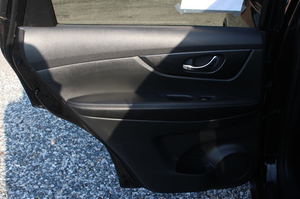 2016 Nissan Rogue Image 13