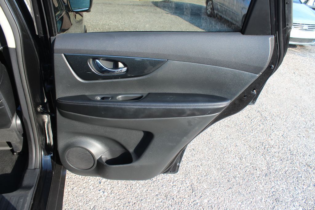 2016 Nissan Rogue Image 16