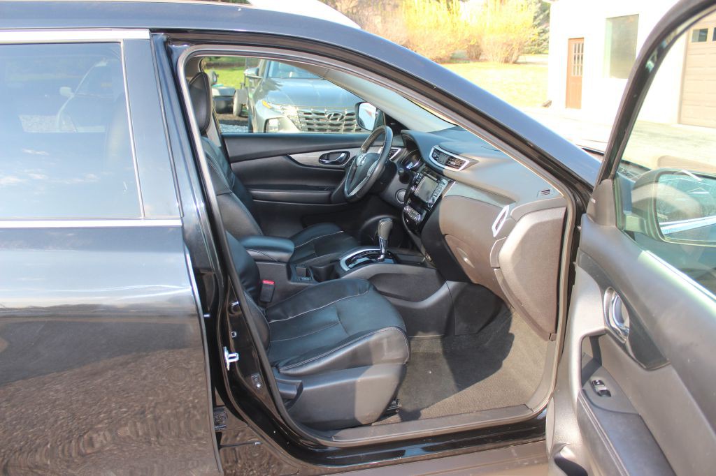 2016 Nissan Rogue Image 17