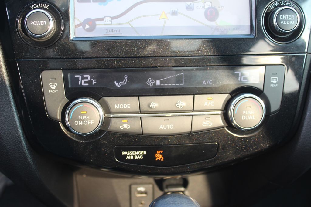 2016 Nissan Rogue Image 24