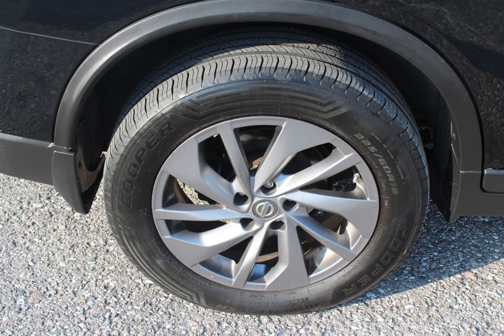 2016 Nissan Rogue Image 30