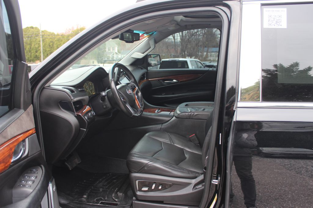 2015 Cadillac Escalade Image 9