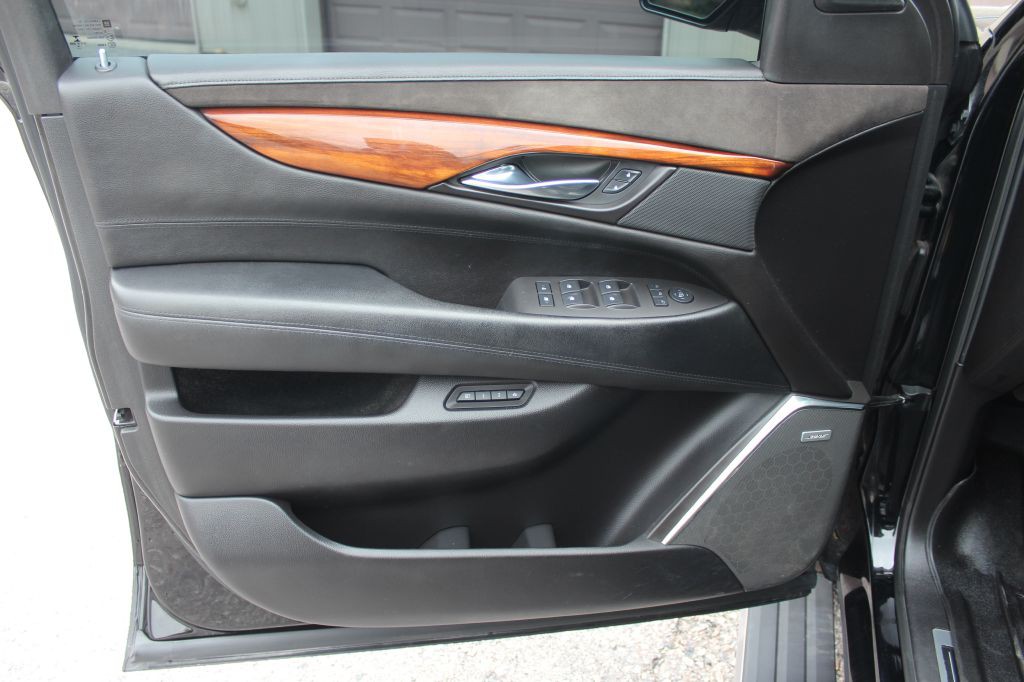 2015 Cadillac Escalade Image 10