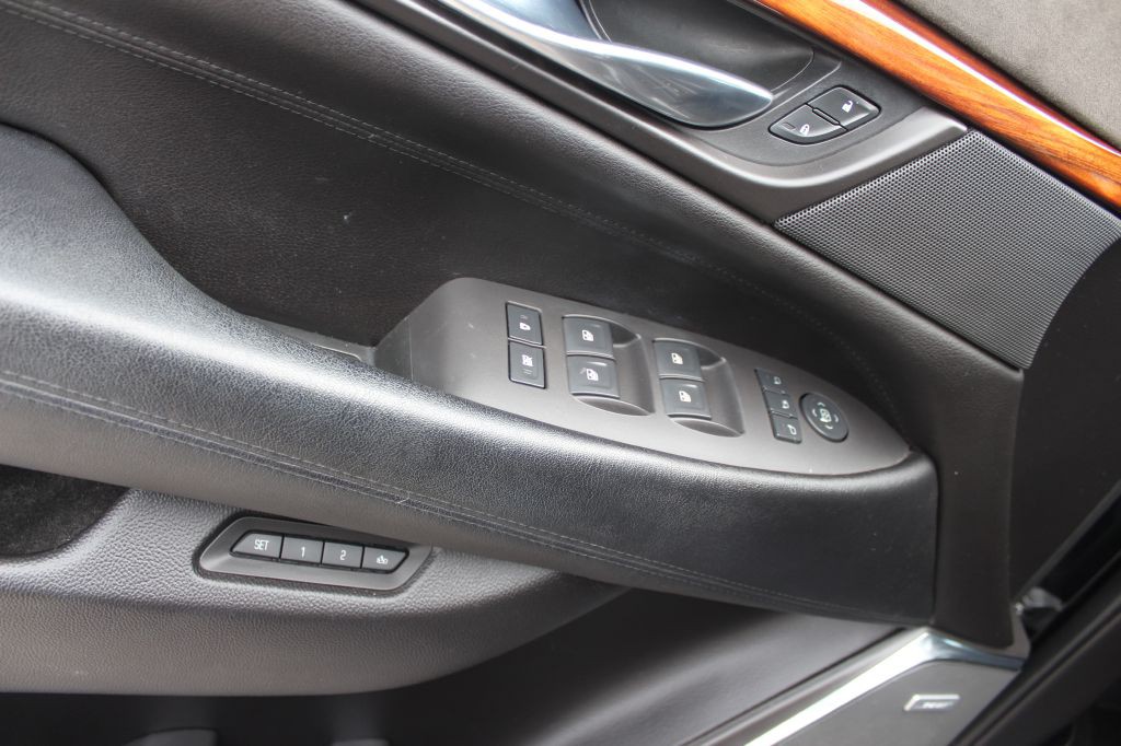 2015 Cadillac Escalade Image 11