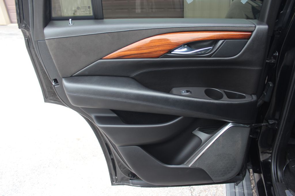 2015 Cadillac Escalade Image 13