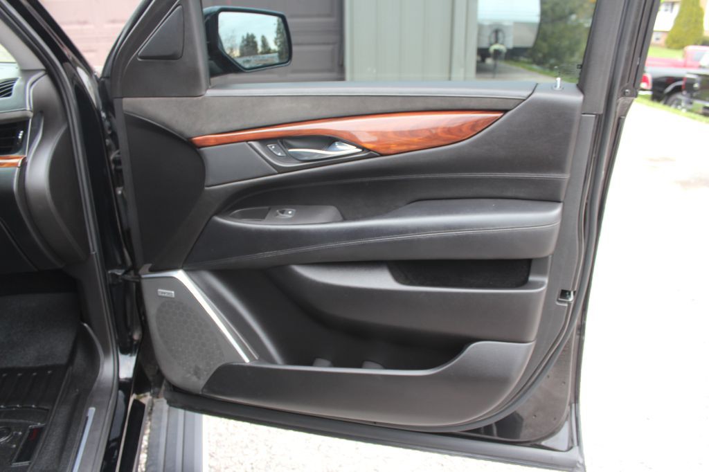 2015 Cadillac Escalade Image 18