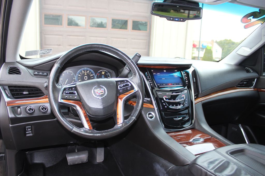 2015 Cadillac Escalade Image 21