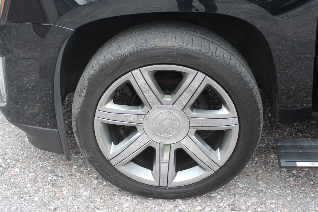 2015 Cadillac Escalade Image 27