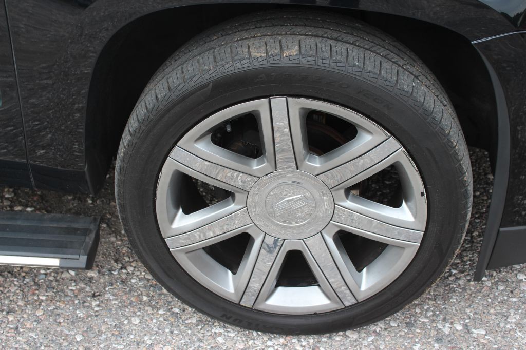 2015 Cadillac Escalade Image 28