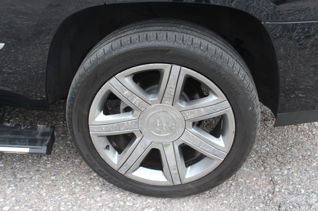 2015 Cadillac Escalade Image 30