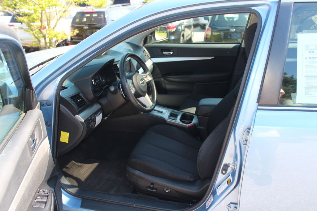 2010 Subaru Legacy Image 9