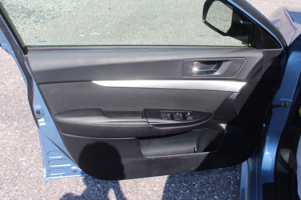 2010 Subaru Legacy Image 10