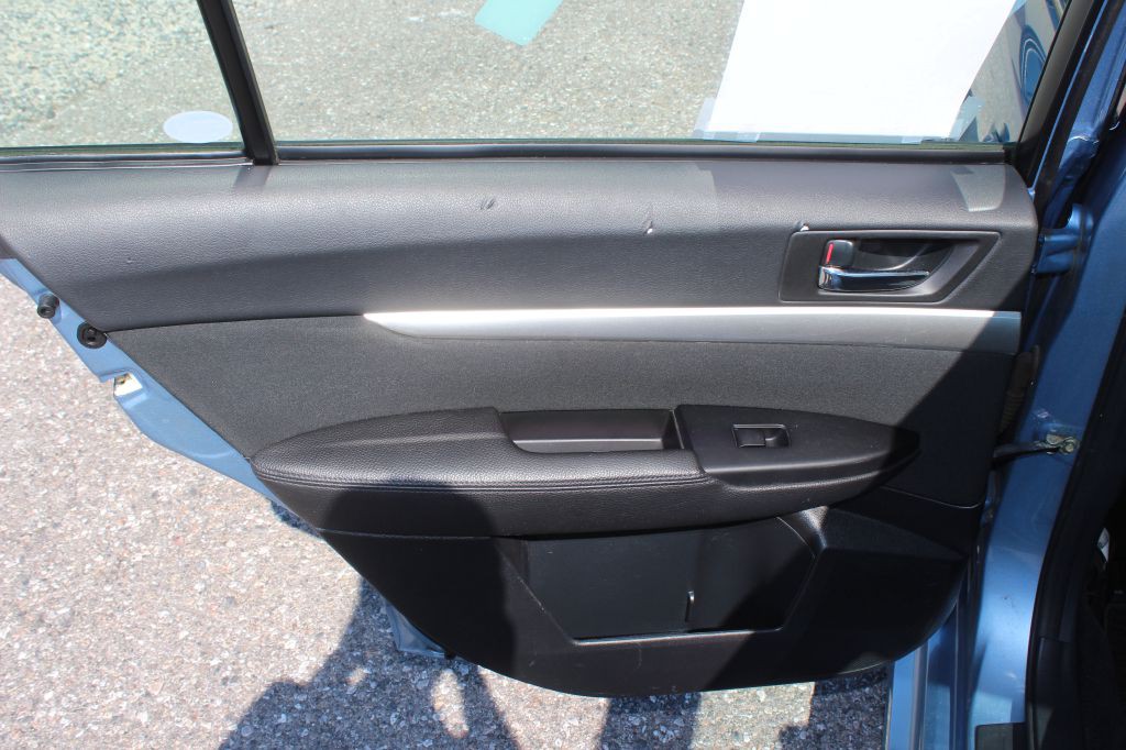2010 Subaru Legacy Image 12