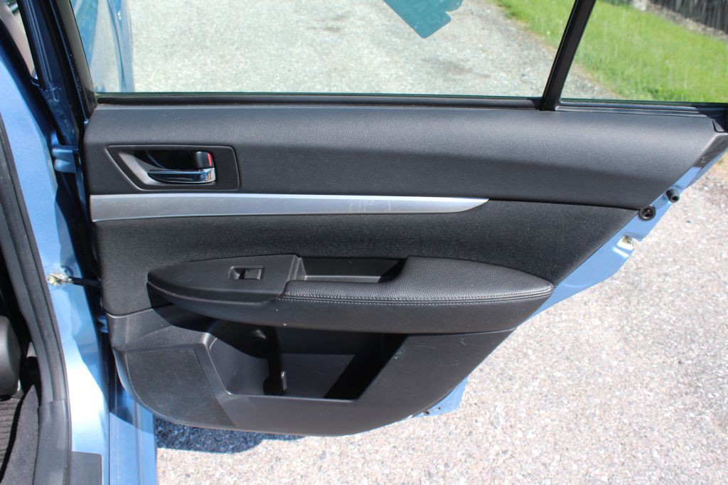 2010 Subaru Legacy Image 15