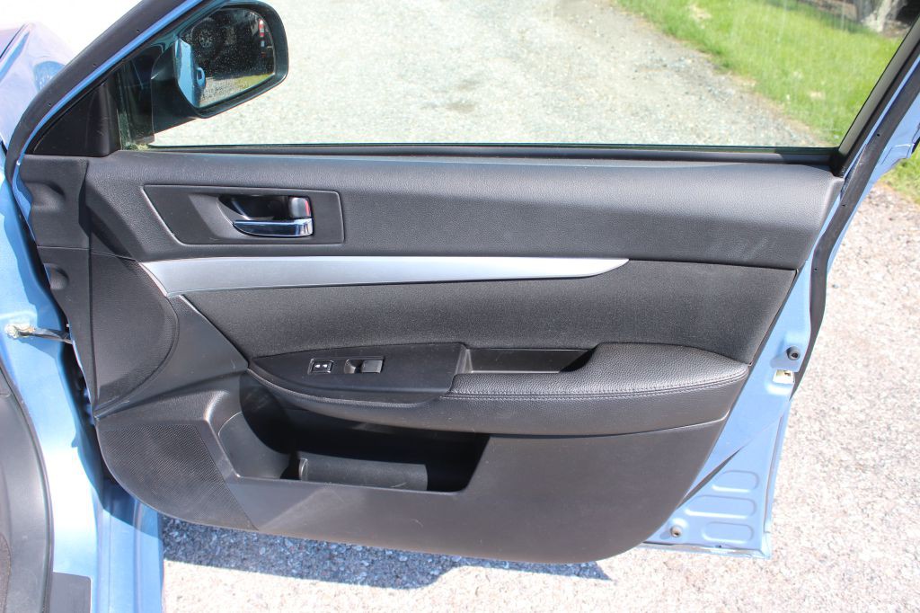 2010 Subaru Legacy Image 17