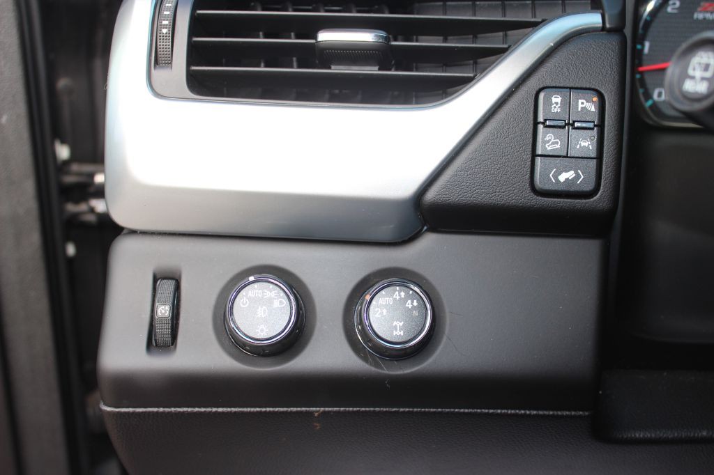 2016 Chevrolet Suburban Image 22