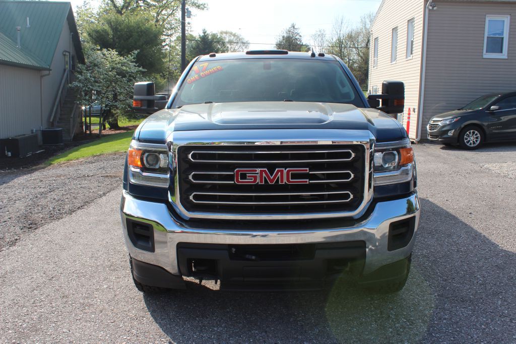 2017 GMC Sierra Image 2