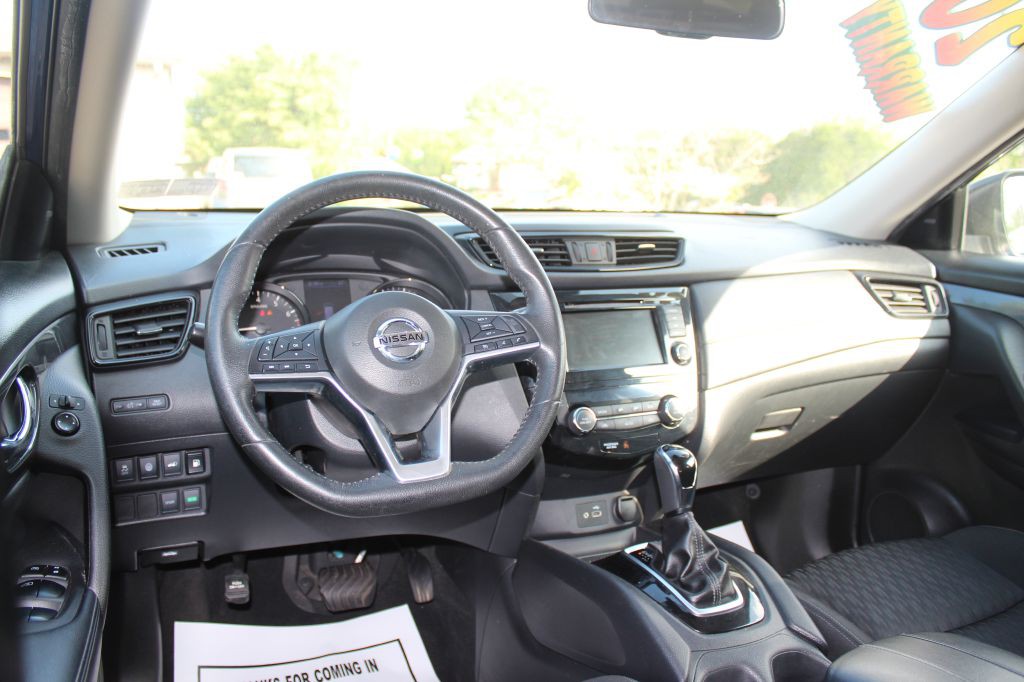 2020 Nissan Rogue Image 18